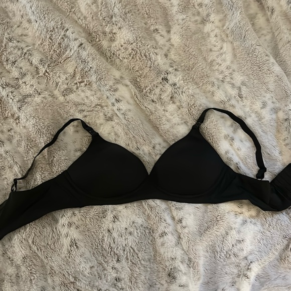 Motherhood Black Wireless Nursing Bra - Picture 2 of 7